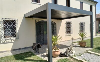 Pergola bioclimatica a Pianiga: un ingresso elegante da vivere tutto l’anno
